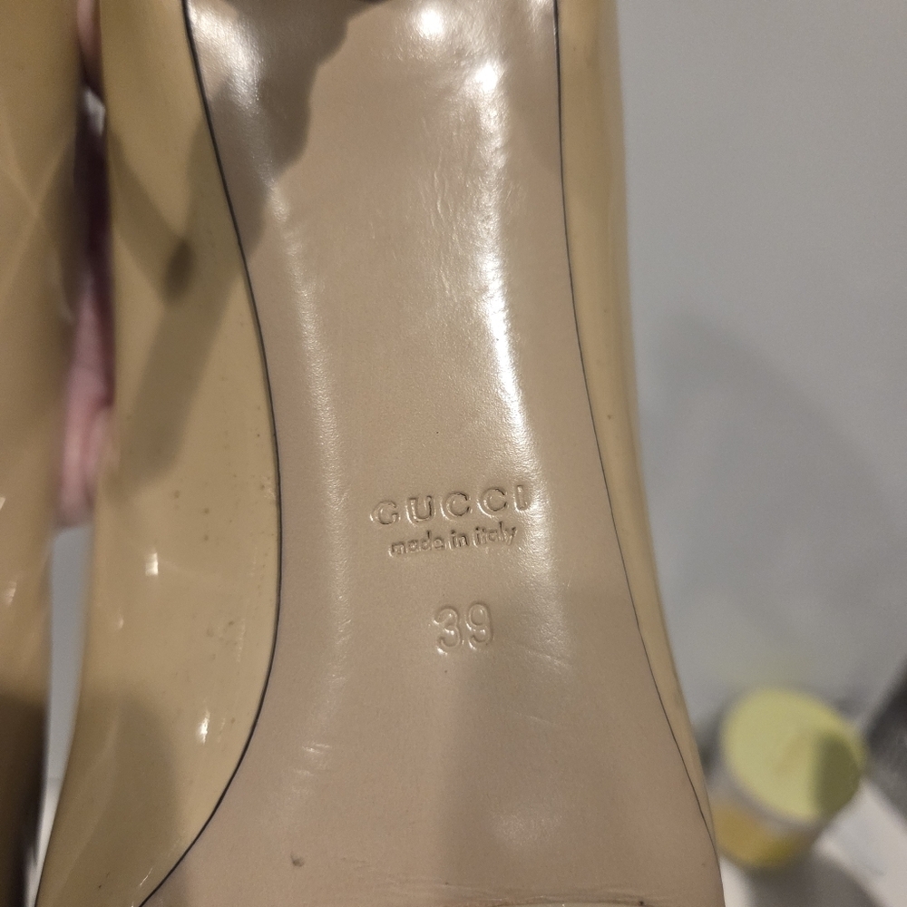 Gucci Tan Patent Leather Peep-Toe Bamboo Low Heels Size 8.5 - Picture 8 of 8